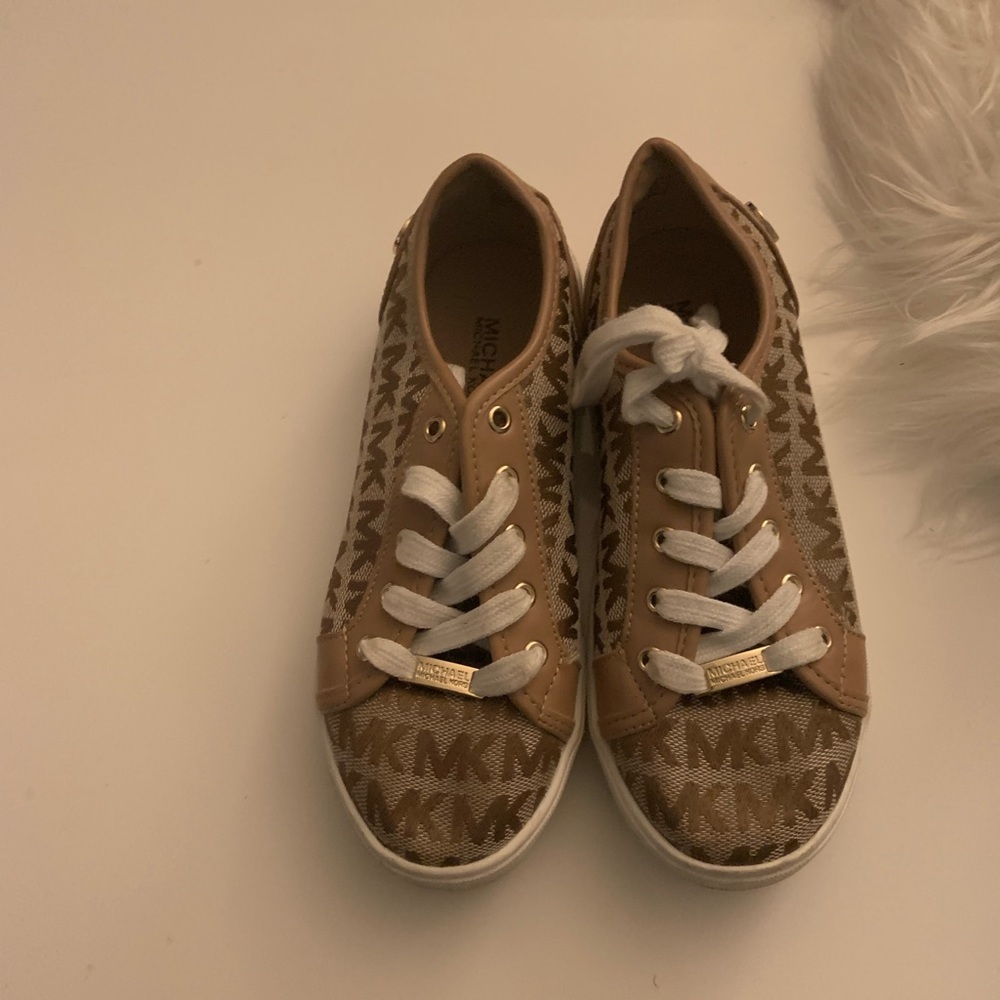 Michael Kors big girls size 2 brown & tan sneakers.